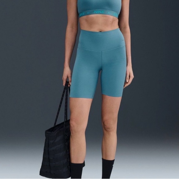 Nike Women's Zenvy Gentle-Support High-Waisted 8" Biker Shorts - Picture 2 of 9